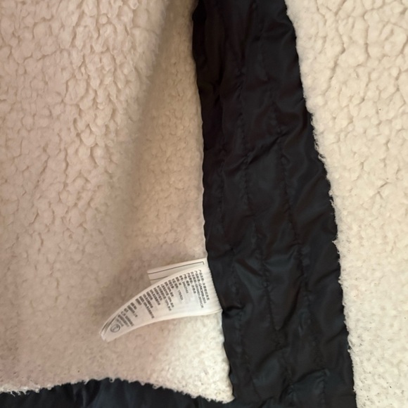 Hollister Puffer Coat “Recycled Fill” - Picture 5 of 5